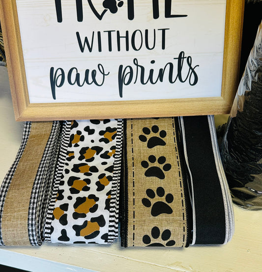NEW A House is Not a Home Without Paw Prints, Dog or Cat Lovers Wreath Kit