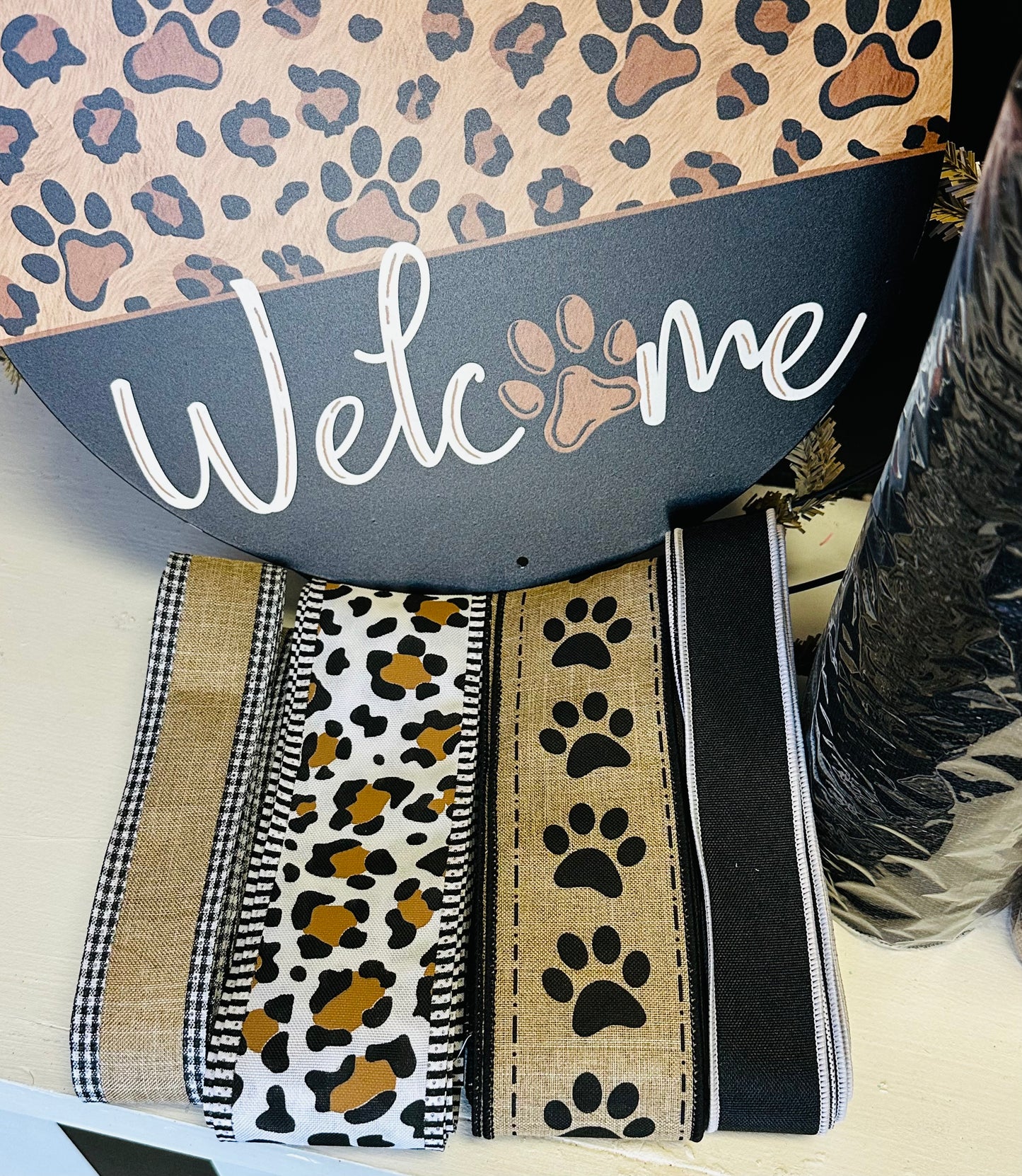 Cheetah Print Welcome with Paw Prints, Dog or Cat Lovers Wreath Kit