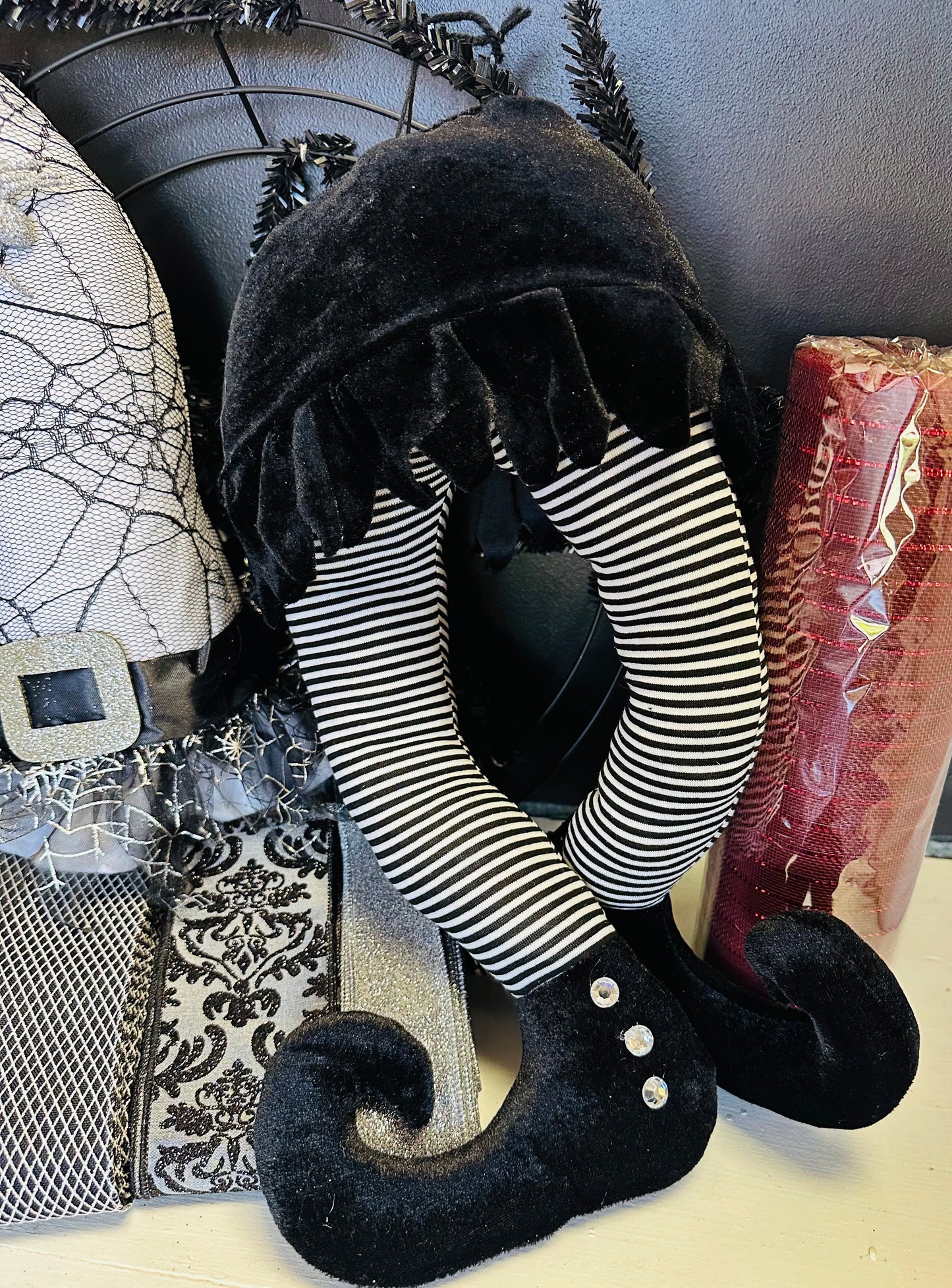 Bougie Harlequin Witch Hat & Legs Halloween DIY Wreath Kit