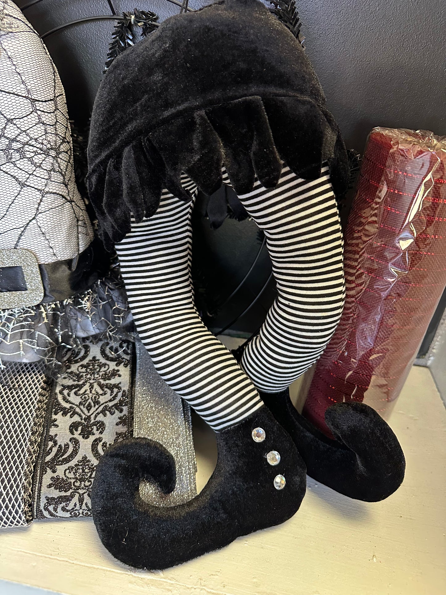 Bougie Harlequin Witch Hat & Legs Halloween DIY Wreath Kit