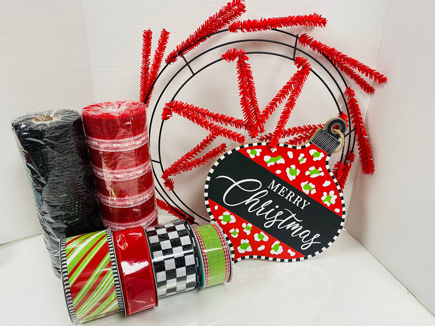 Party Kit - Merry Christmas! Ornament Winter Wreath