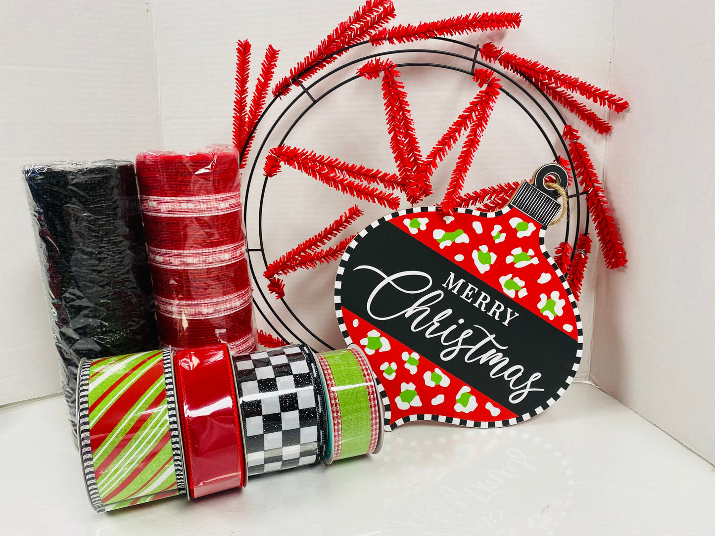 Party Kit - Merry Christmas! Ornament Winter Wreath