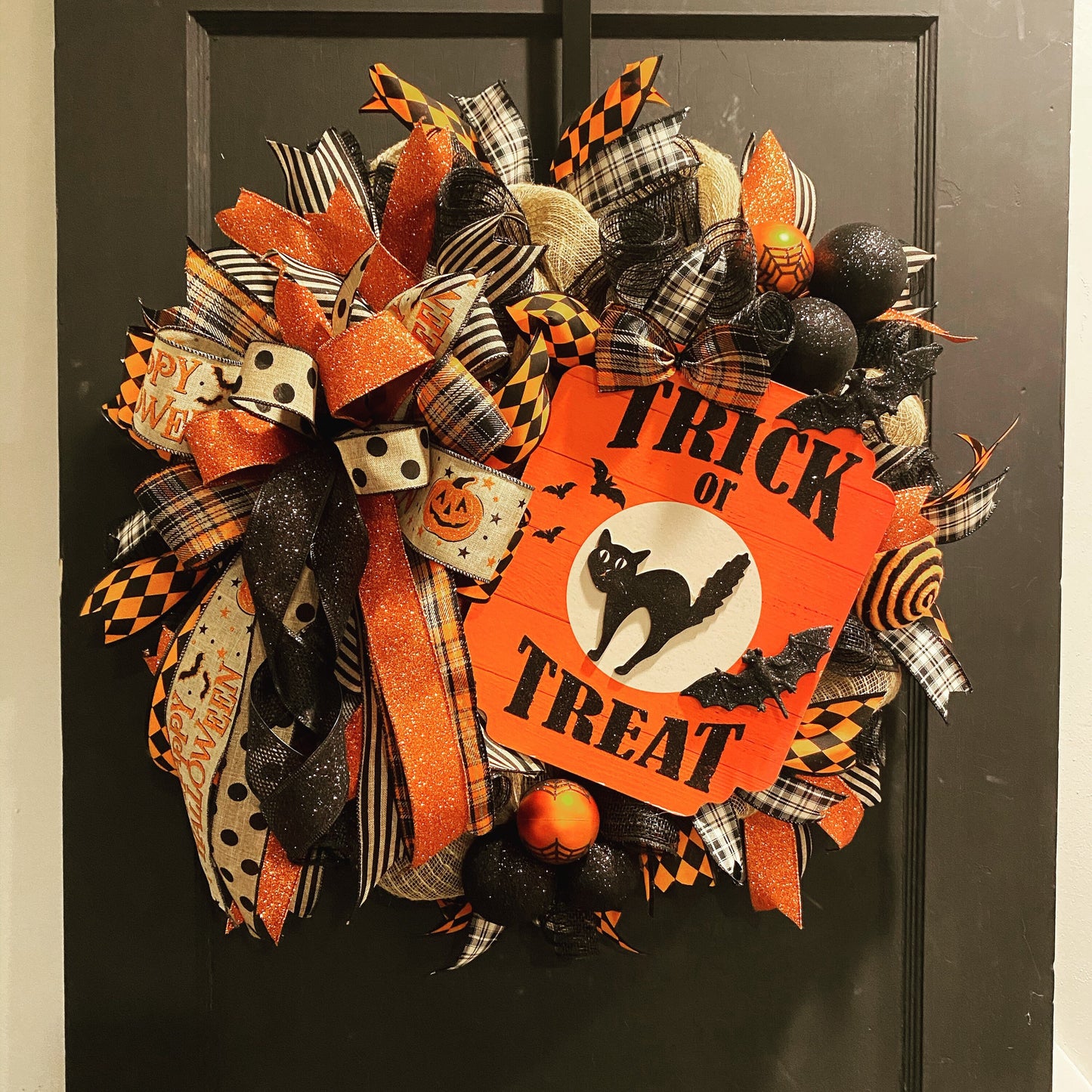 Black Cat Retro Halloween Wreath
