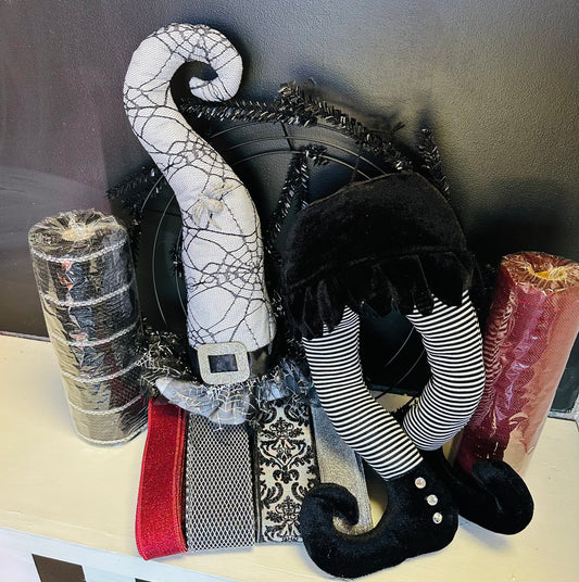 Bougie Harlequin Witch Hat & Legs Halloween DIY Wreath Kit