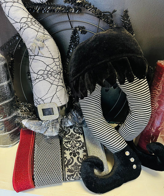 Bougie Harlequin Witch Hat & Legs Halloween DIY Wreath Kit