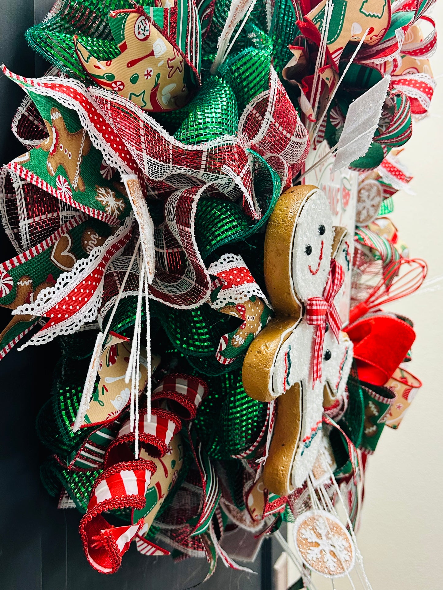 Holiday Baking Gingerbread Christmas Wreath