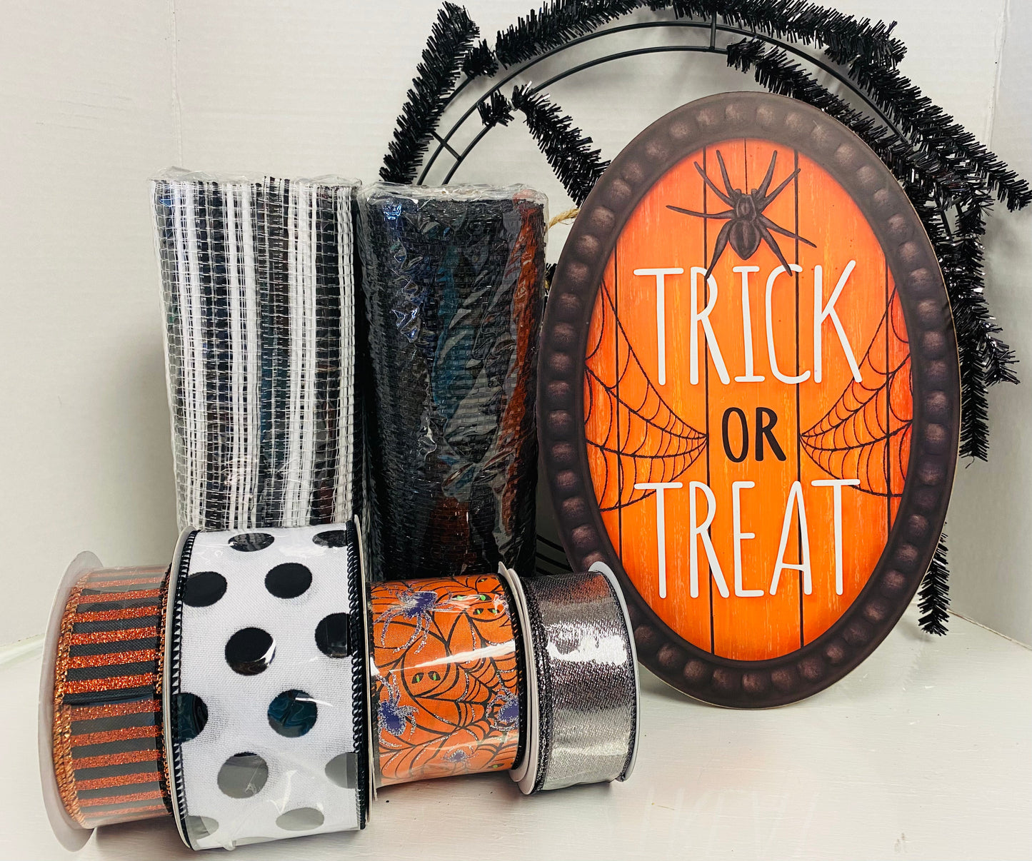 Trick or Treat Halloween Wreath Kit