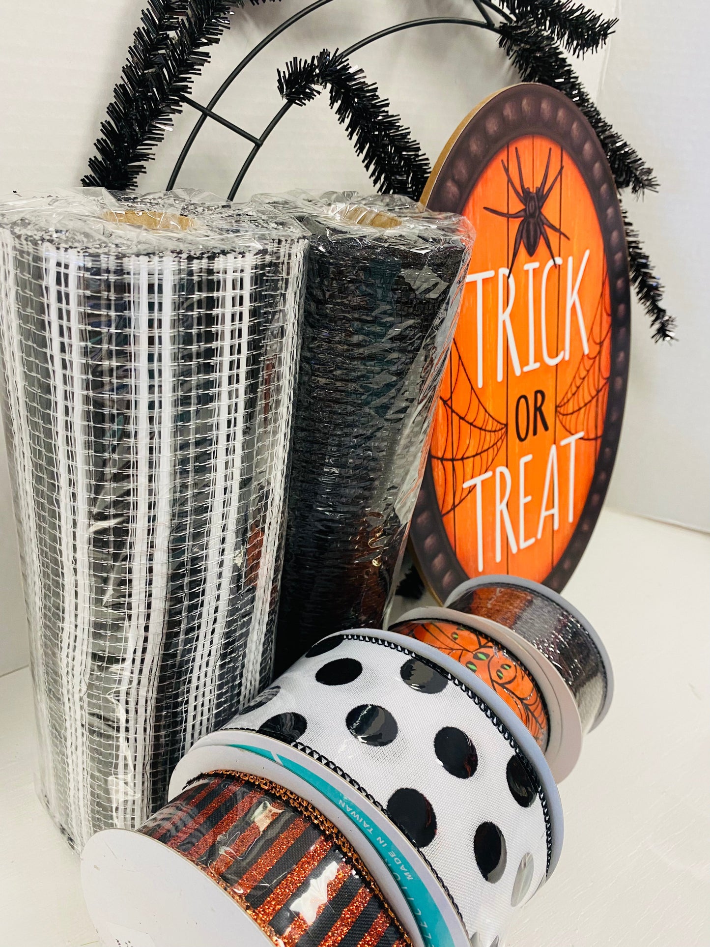 Trick or Treat Halloween Wreath Kit