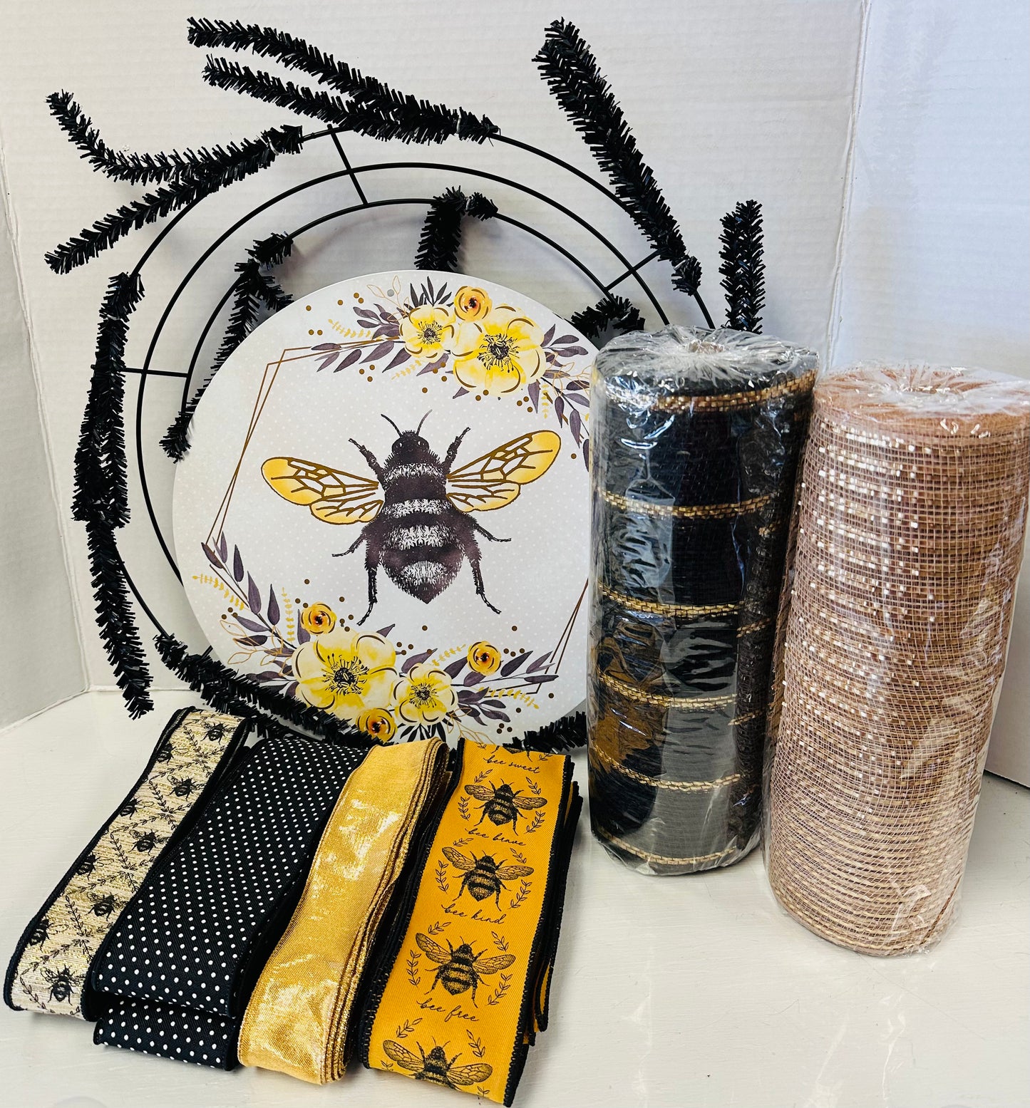 Queen Bee Everyday Wreath Kit