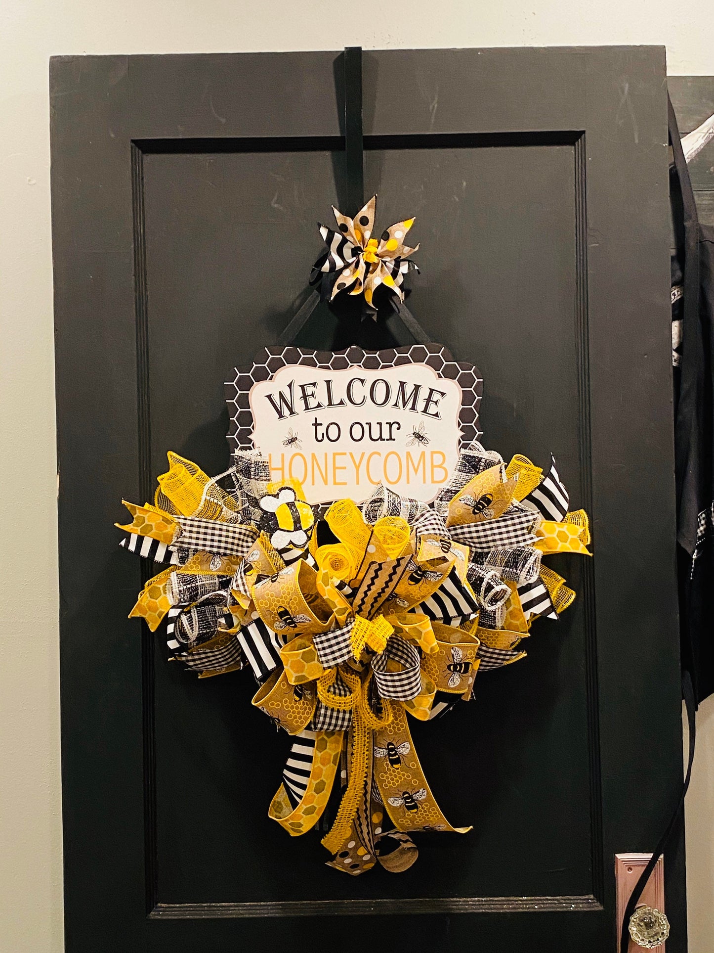 Welcome to Our Honeycomb Wreath,  Bee Wreath, Welcome Wreath, Everyday wreath, Bee Door Hanger, Summer Wreath,  Bee Decorations, Bee Gifts